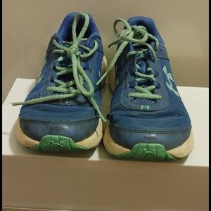 Women's tennis shoes